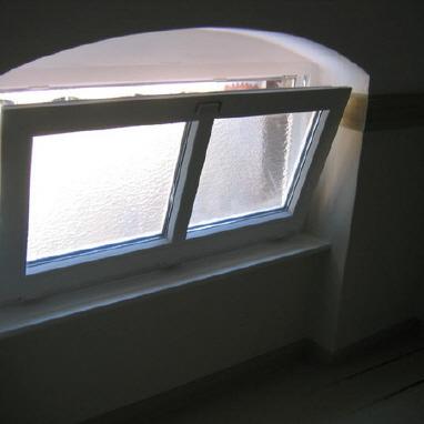 Sprossenfenster in Hauswand